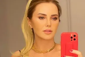 Yenidən ekranlara qayıdır