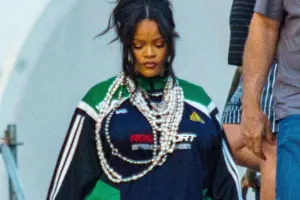 Sevgilisinin konsertini izləməyə belə getdi