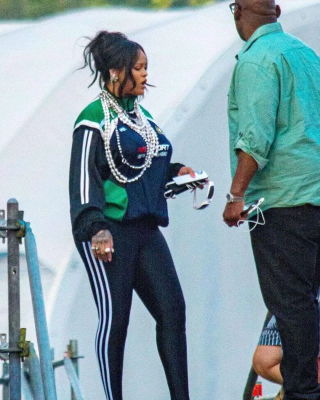 Sevgilisinin konsertini izləməyə belə getdi