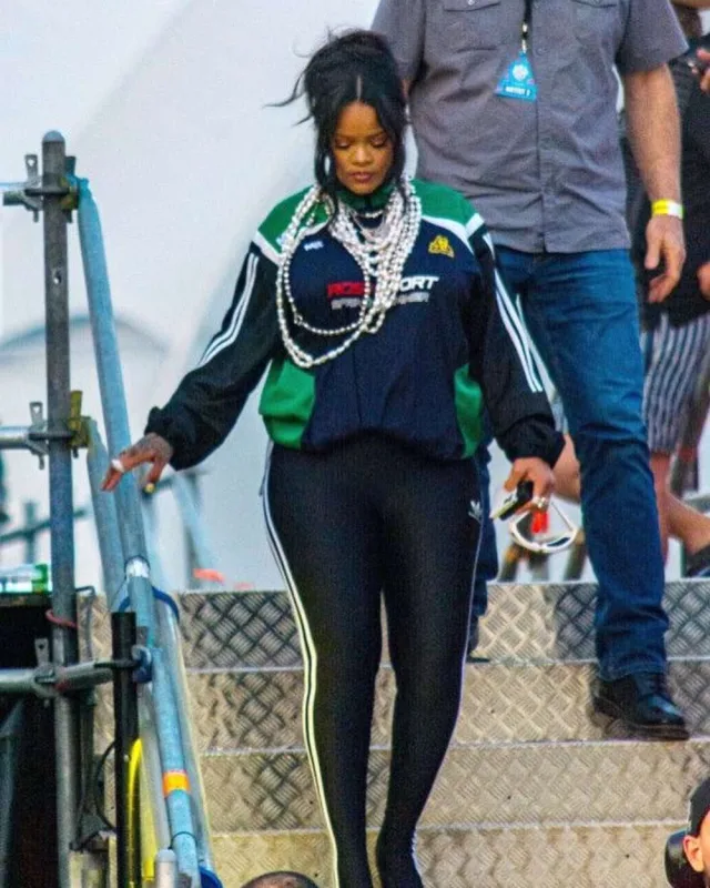 Sevgilisinin konsertini izləməyə belə getdi