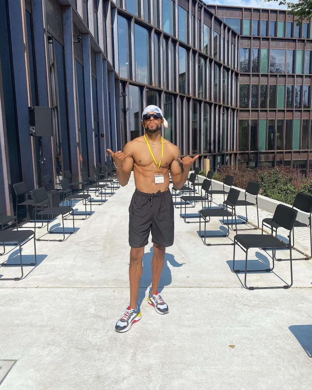 Səhnədə Nadiri o müşayiət edəcək