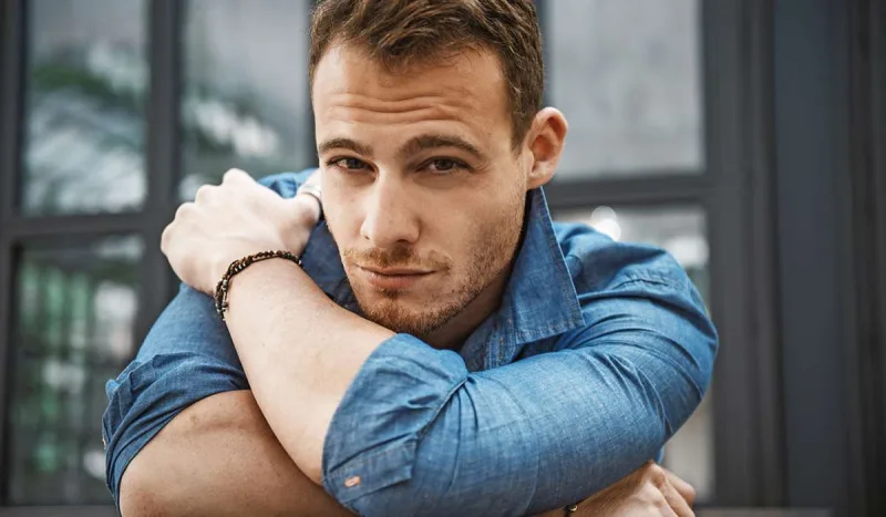 Kerem Bursin Türkiyədən köçür