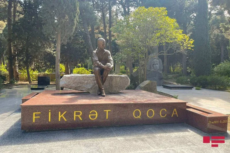 Fikrət Qocanın qəbirüstü abidəsi ucaldıldı