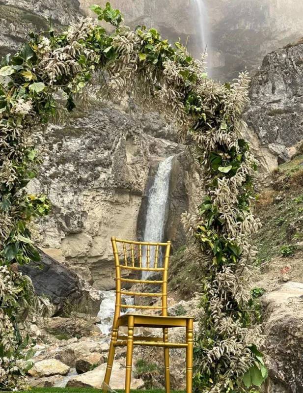Laza şəlaləsində nikah bağladılar