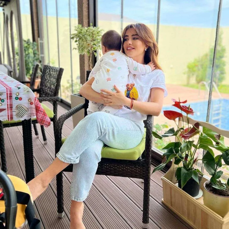 Aydan oğlu ilə fotolarını paylaşdı