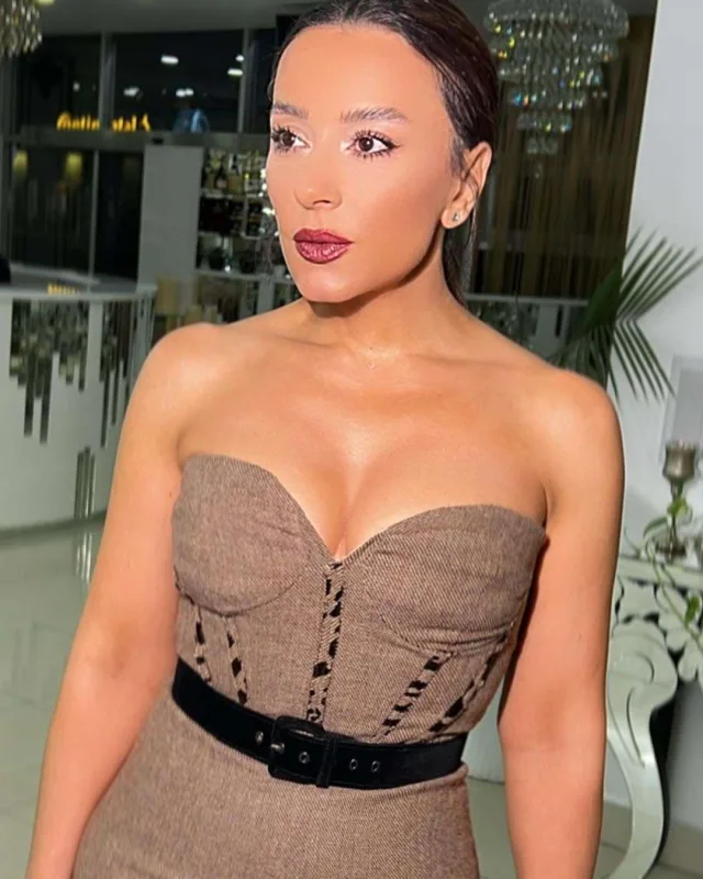 Tünzalə estetik əməliyyat keçirdi