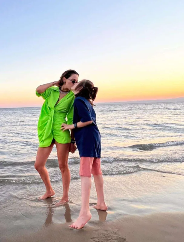 Günay oğlu ilə tətildə