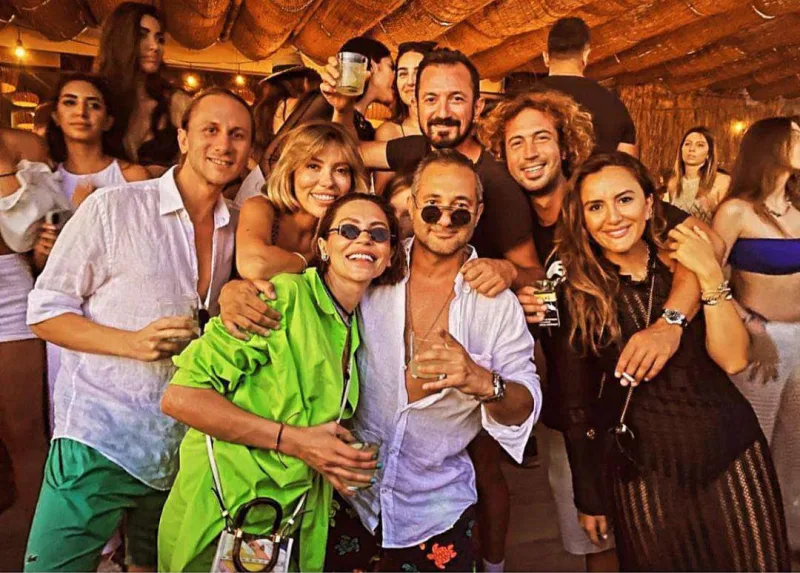 Günay oğlu ilə tətildə