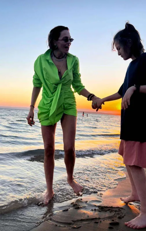 Günay oğlu ilə tətildə