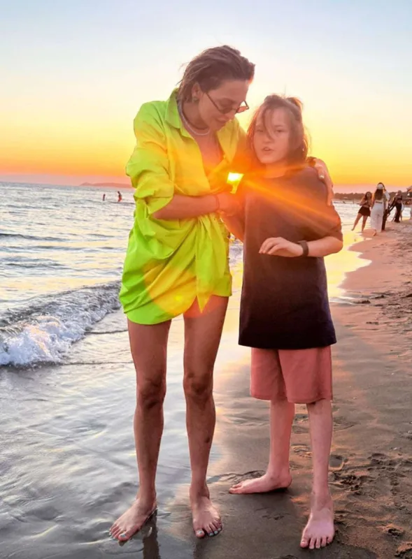 Günay oğlu ilə tətildə