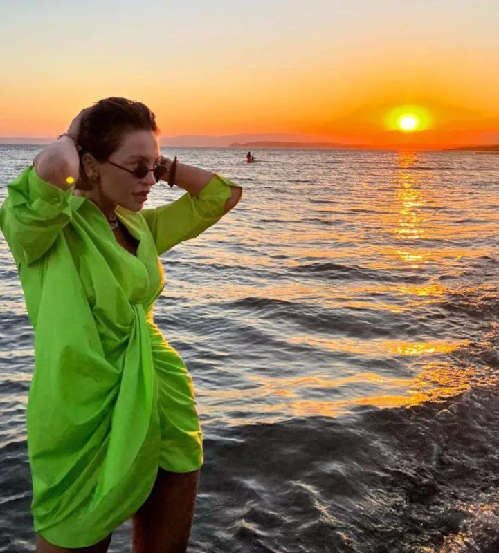 Günay oğlu ilə tətildə