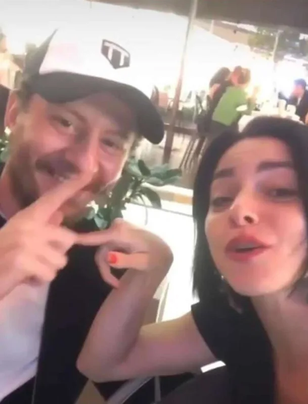 Mervenin gizli eşqi kimdir?