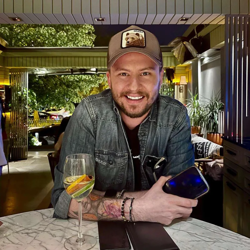 Mervenin gizli eşqi kimdir?