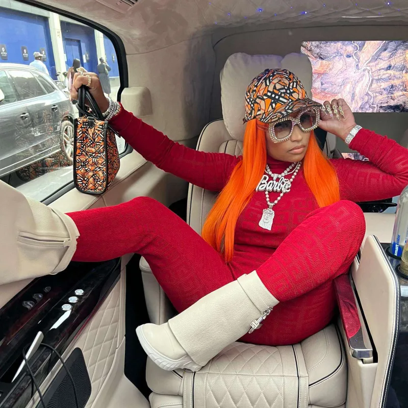 Niki Minajdan 200 milyonluq rekord