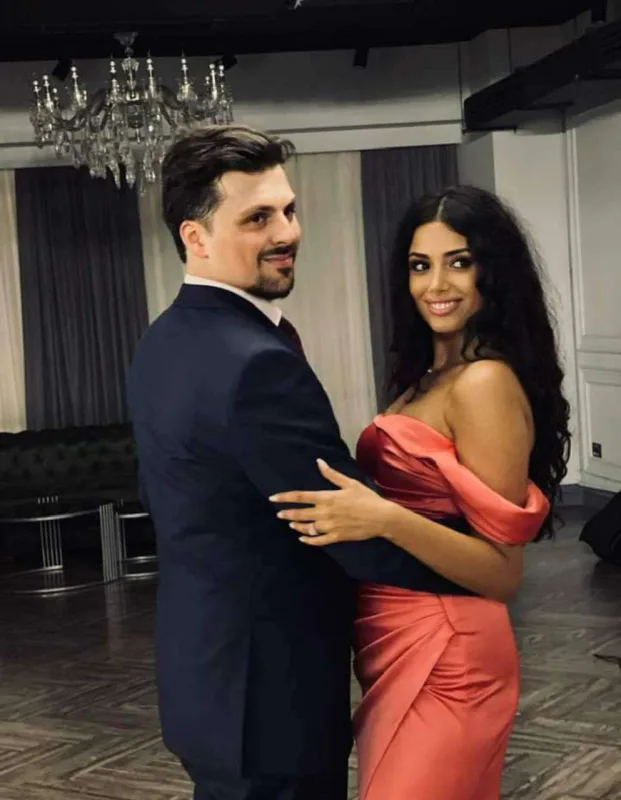 Nişanlısı ilə fotosunu paylaşdı