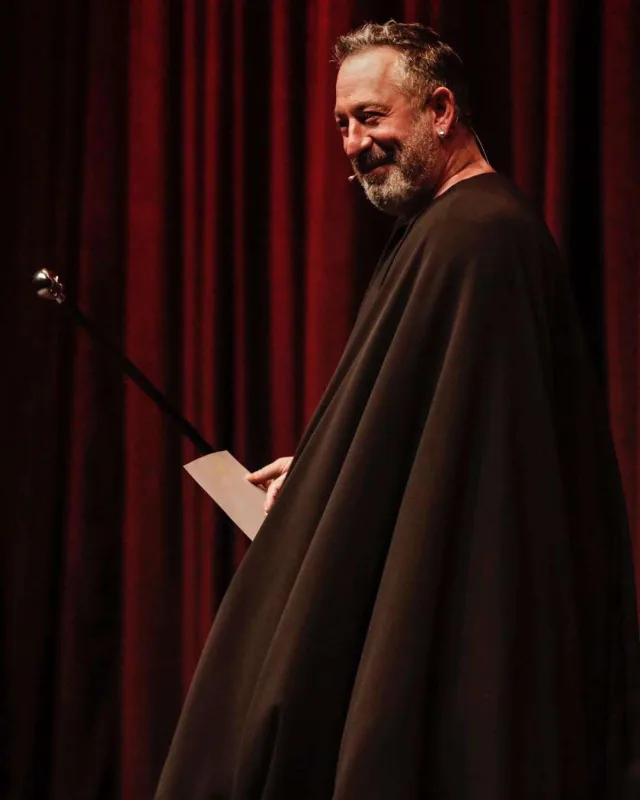 Cem Yılmazın başına iş gəldi