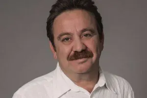 5 illik sevgilisi ilə nişanlandı