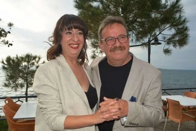 5 illik sevgilisi ilə nişanlandı