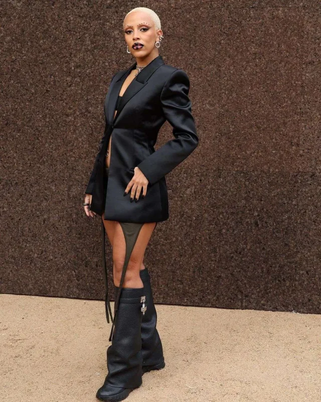 Məşhurlar “Givenchy” dəfiləsində