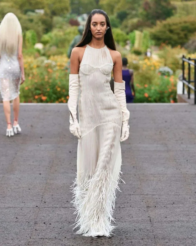 Məşhurlar “Givenchy” dəfiləsində