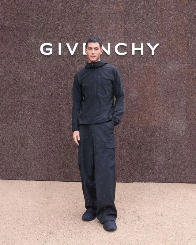 Məşhurlar “Givenchy” dəfiləsində