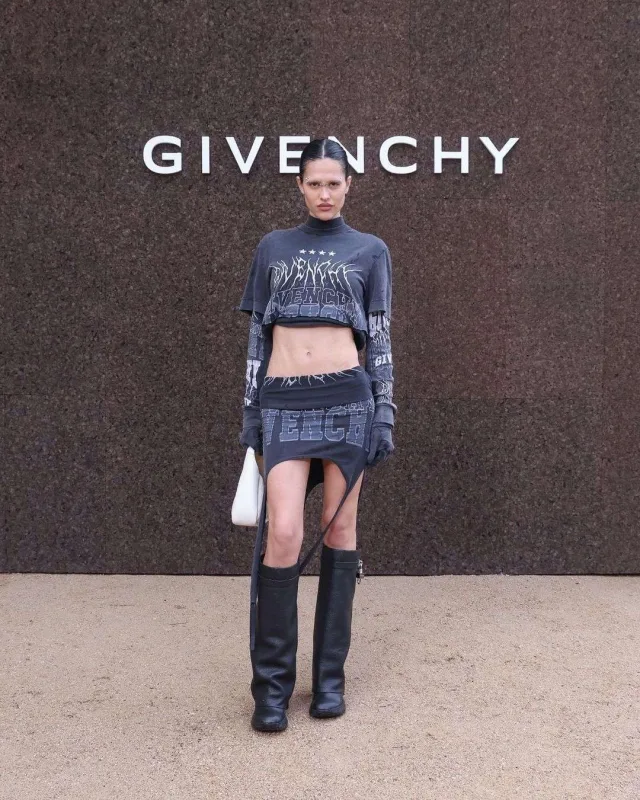 Məşhurlar “Givenchy” dəfiləsində