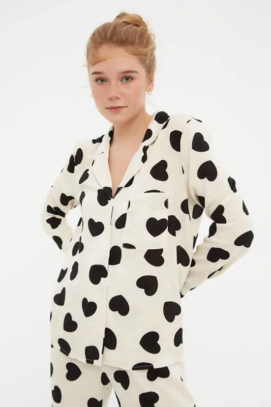 Ajda səhnəyə 23 manatlıq pijamada çıxdı