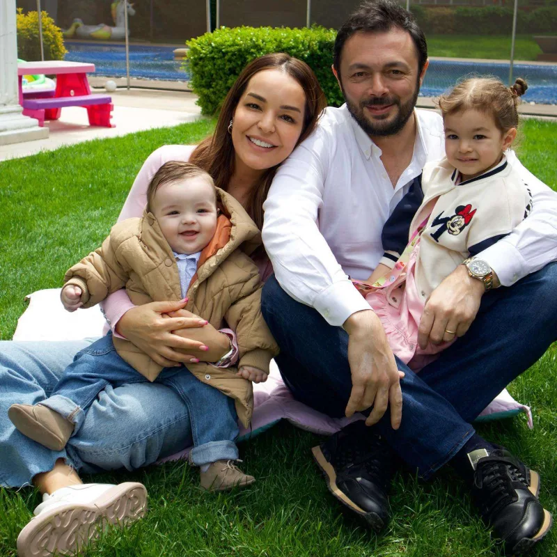 Bengü ilk dəfə oğlunu göstərdi