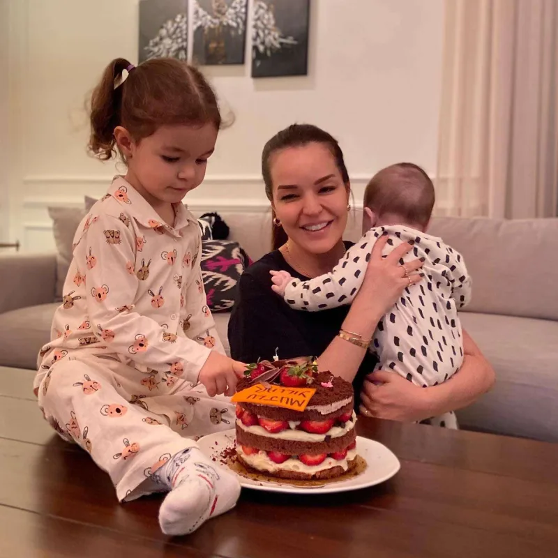 Bengü ilk dəfə oğlunu göstərdi