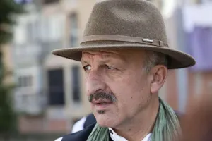 Prezident Reza Deqatini təltif etdi