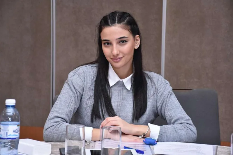 Azərbaycanlı aparıcı futbolçu ilə ailə qurur