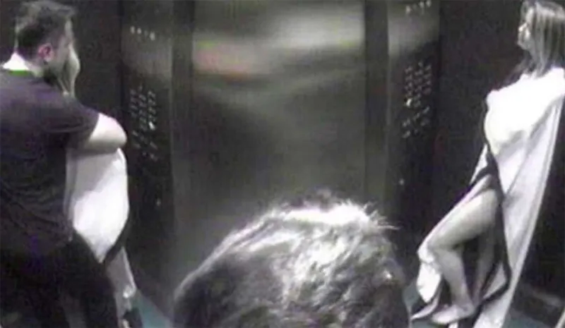 Amber, Kara və İlon üçlü münasibətdə olub