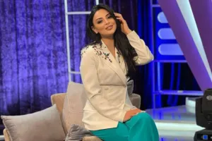 Vüsalə yeni sezonu mahnı oxuyaraq açdı