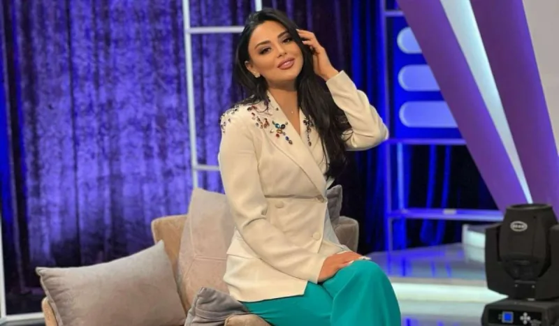 Vüsalə yeni sezonu mahnı oxuyaraq açdı