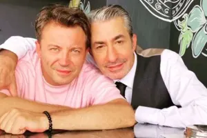 9 il sonra bir araya gəldilər...