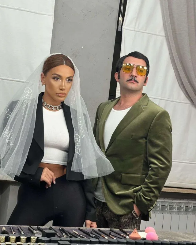 Röya toylara niyə fata ilə gedir?