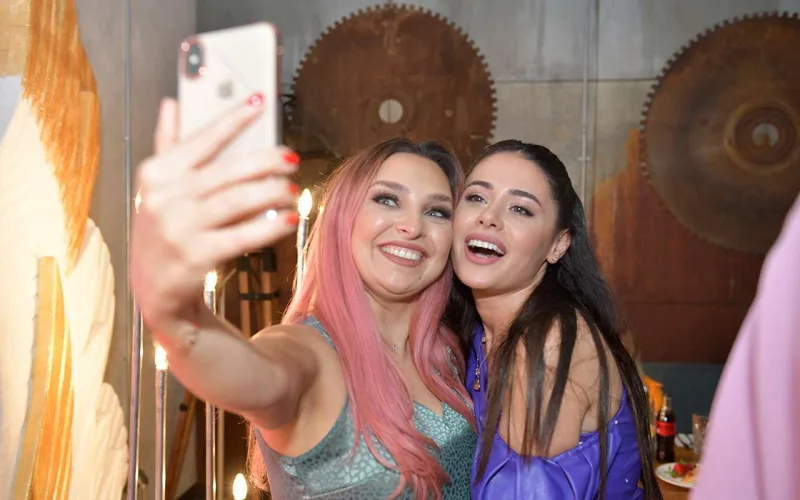 Samirə Tiks üçün parti təşkil etdi