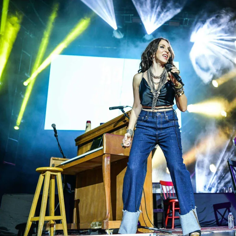 Sertab Erener koronaya yoluxdu