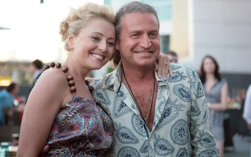 Aqutin Rusiyanı tərk etdi