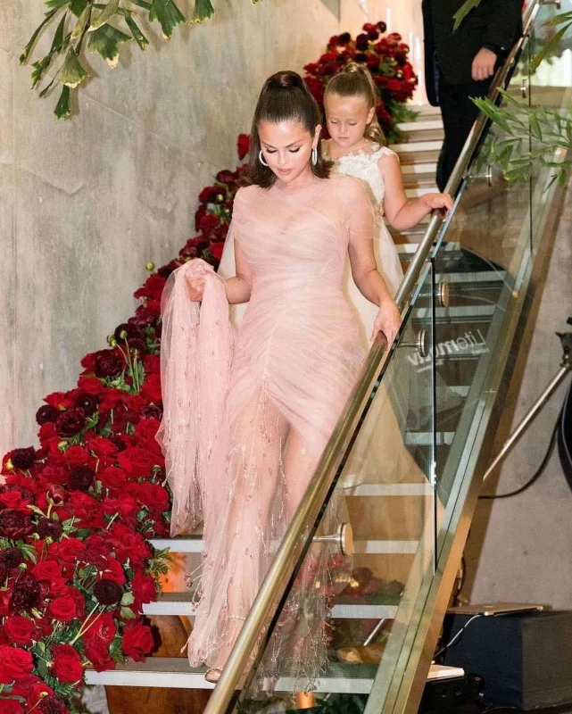 Selena 30 yaşını belə qeyd etdi