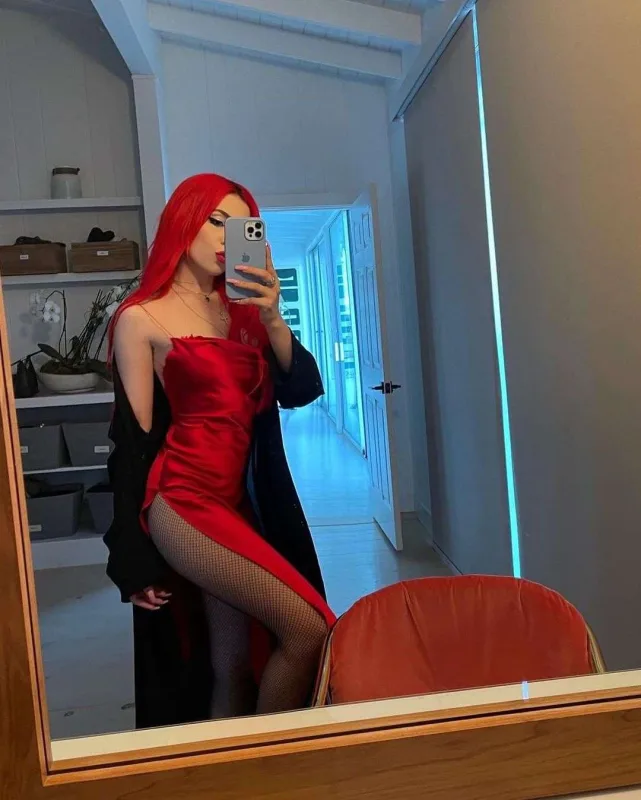 Selena 30 yaşını belə qeyd etdi