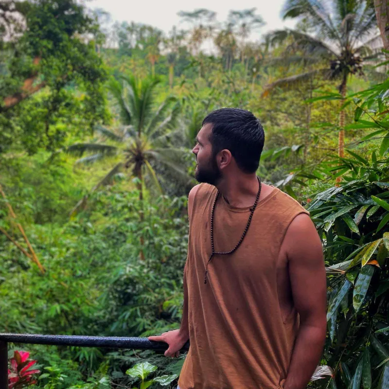 Çingiz “jeep”ini satır