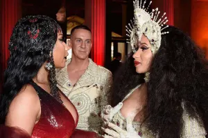 Kardi söz atdı, qalmaqal alovlandı