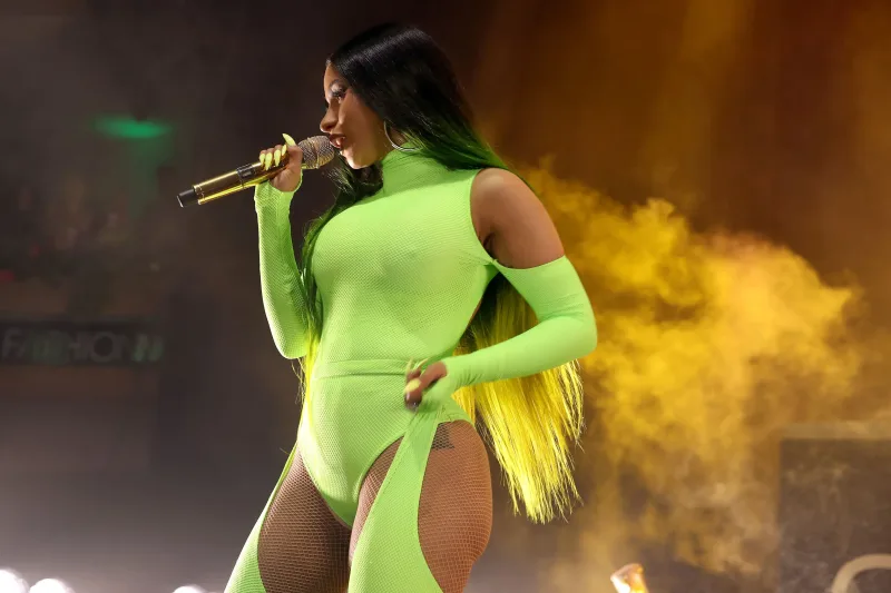 Kardi söz atdı, qalmaqal alovlandı