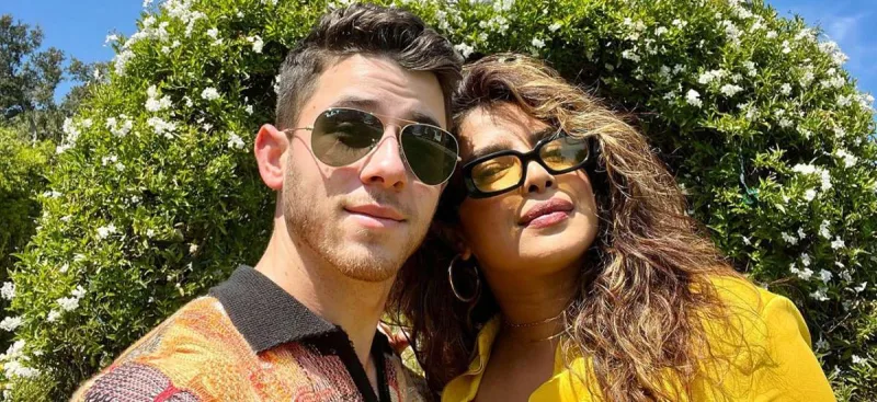 İlk dəfə körpəsinin fotosunu paylaşdı