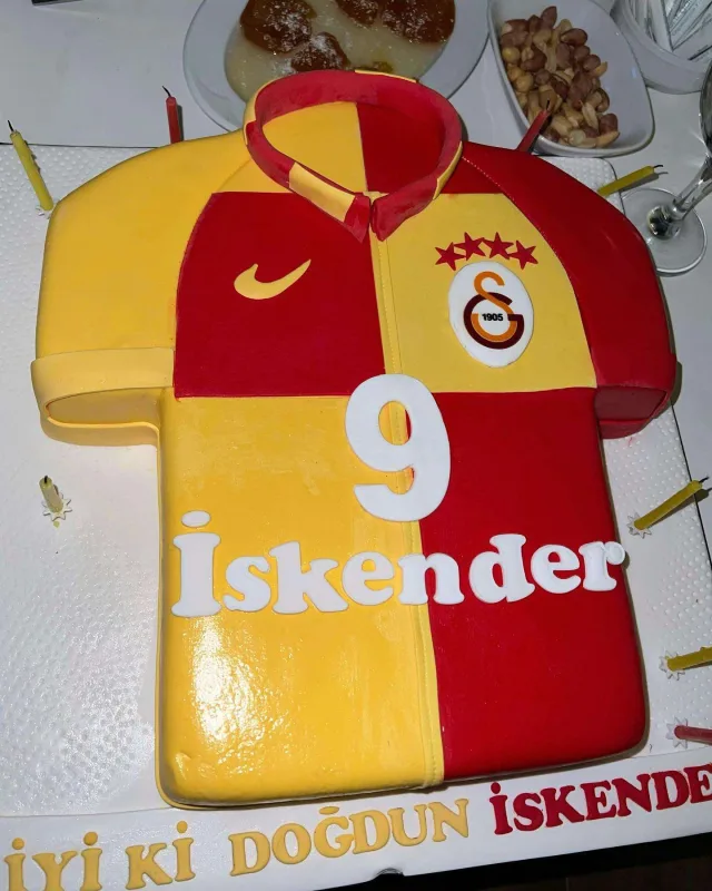 Safura oğluna 9 yaş partisi keçirdi