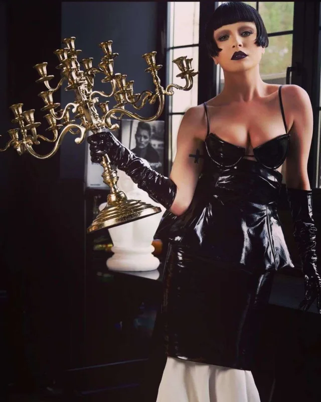 Qonca məşqçisi ilə eşq yaşayır