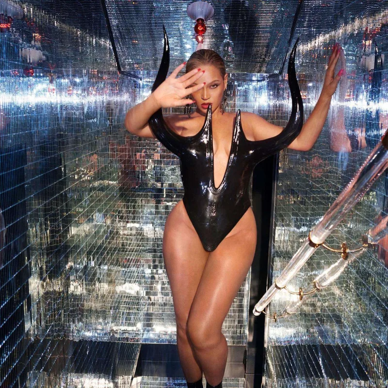 Beyonsdan yeni albomu üçün fotolar