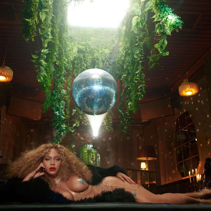 Beyonsdan yeni albomu üçün fotolar