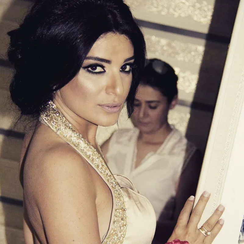 “Qızlar gözlərini elə dartdırıb ki, tülkü qələt edir”